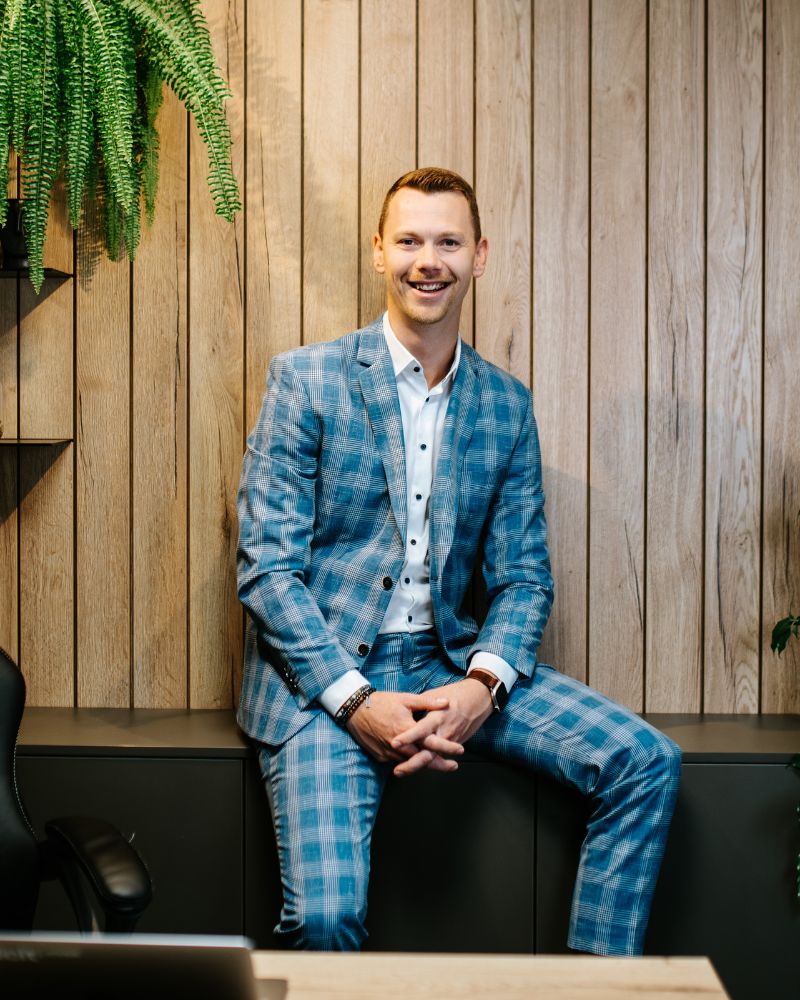 Milan Šimek, CEO Explicitu, sedí v kanceláři